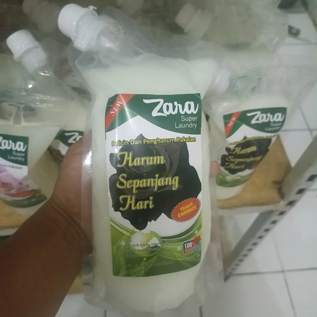 parfum laundry/ plicin setrika pakaian 1 liter ( mawar hitam) Cair Anti bakteri Kain
