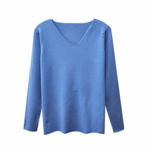 Áo len cổ rùa màu trơn phong cách Hàn Quốc mới cho mùa thu đông, kiểu dáng giống với phong cách của nữ ca sĩ Lisa, ôm dáng, mặc bên trong để tôn lên vẻ đẹp dáng người.