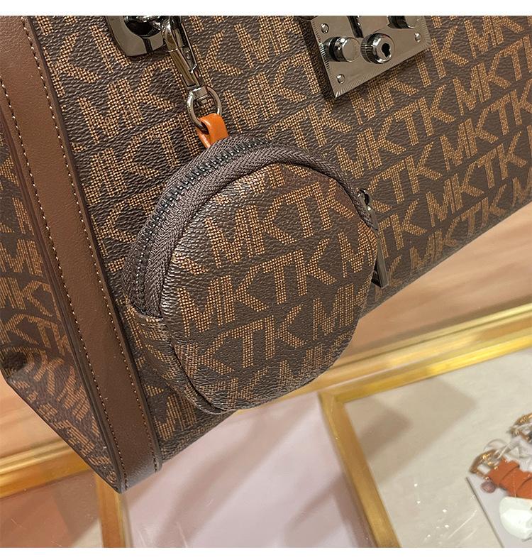Product Introduction of Senior Sentong Qin Tote Big Bag 2023 New Fashion Large Capacity Versatile Chain Bag Women's Shoulder Messenger Bag 16