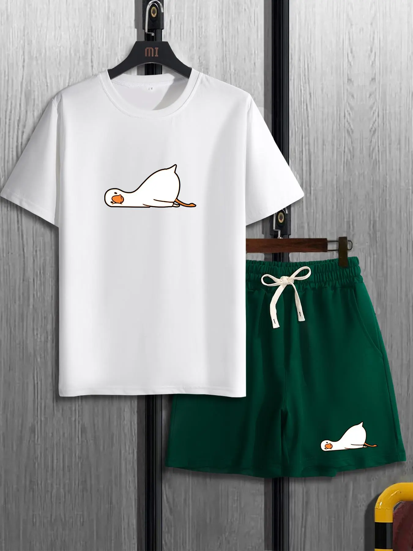 Men's Cartoon Duck Print Drawstring Two-Piece Set, Regular Fit Casual Short Sleeve T-Shirt & Pocket Shorts, Men Two-Piece Outfits For Summer