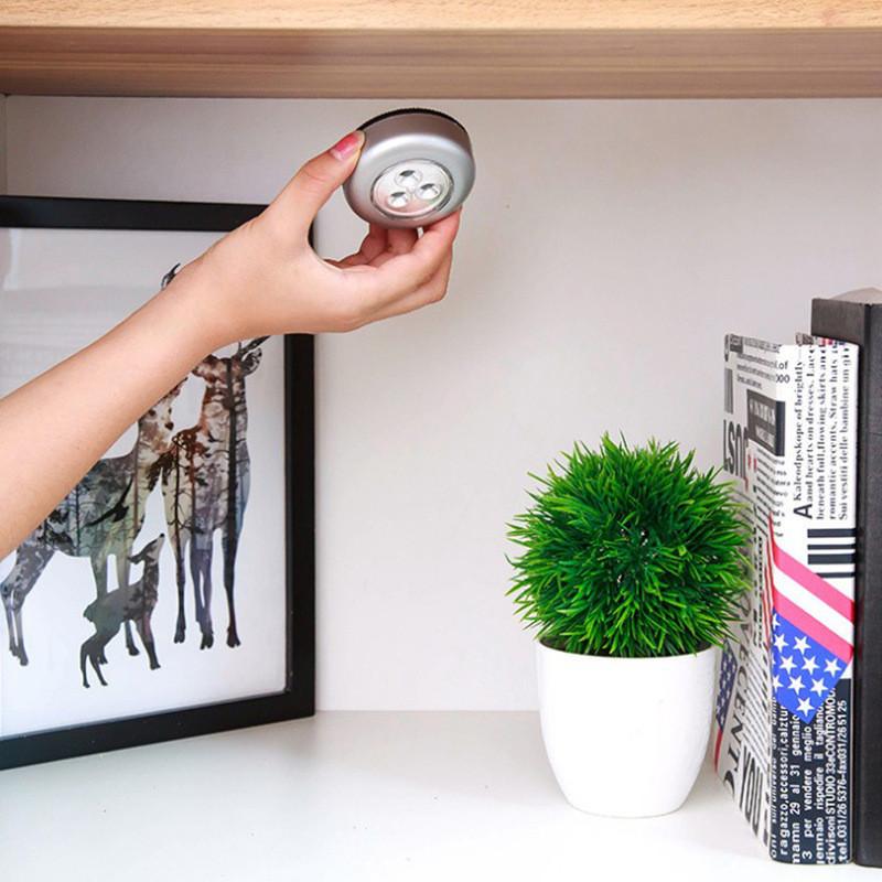 Đèn Led Dán Tường 3 Bóng Gắn Tủ Quần Áo Phòng Ngủ Tủ Bếp Dùng Pin AAA