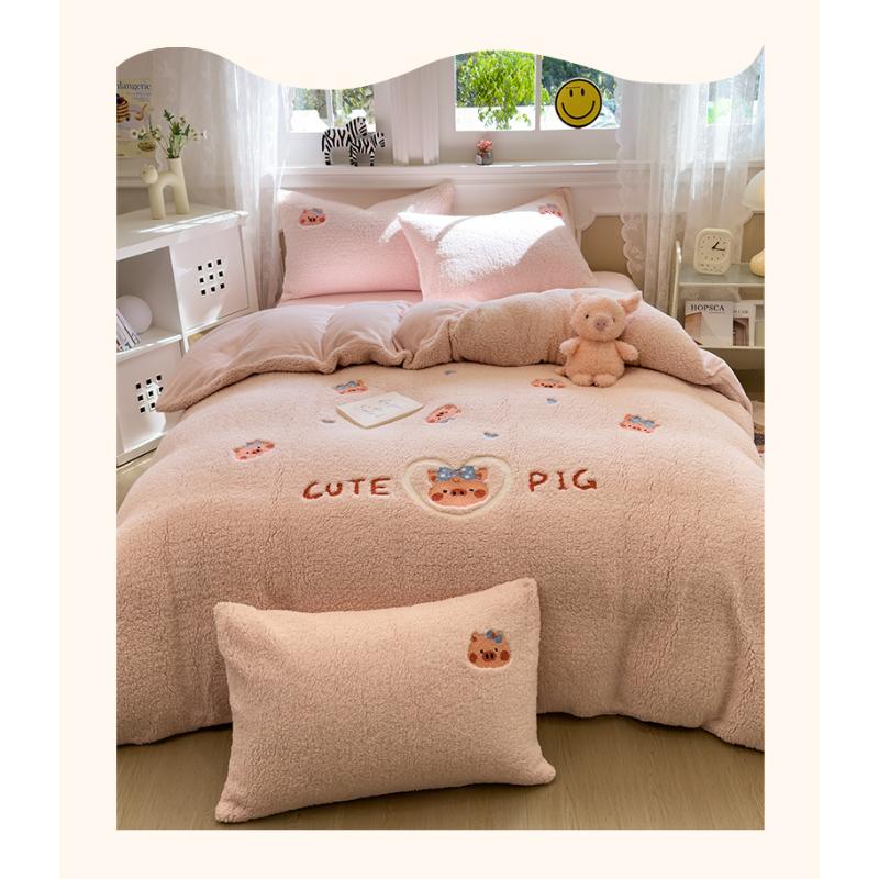 Product Introduction of Bộ Khăn Nhung Cừu Thêu, Bốn Mảnh, Mùa Đông, Lót Lông Cừu, Vỏ Chăn Nhung Sữa, Ga Trải Giường Nhung San Hô, Bộ Đồ Giường Ba Mảnh, 3 26