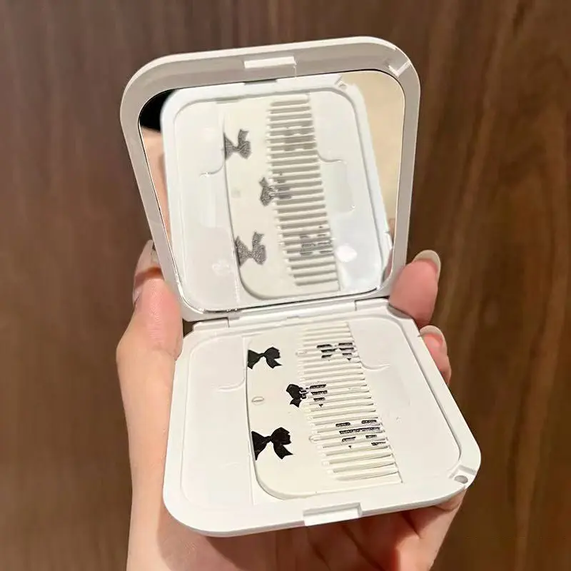 Gương Trang Điểm, Thiết Kế Nắp Lật Thắt Nơ, Gương Bỏ Túi Cầm Tay Hình Chữ Nhật, Dành Cho Phụ Nữ, Có Lược, Thích Hợp Để Trang Điểm, Có Thể Được Sử Dụng Làm Gương Trang Điểm 4