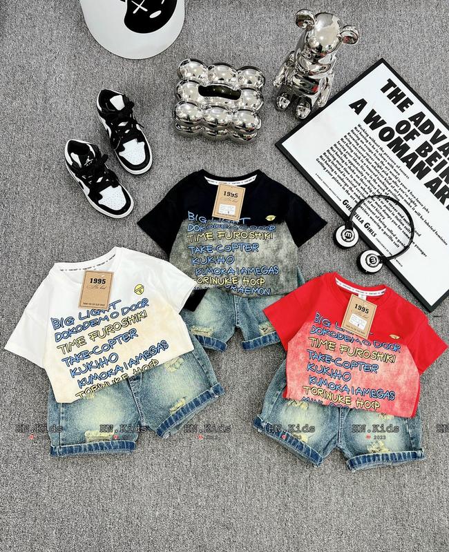 10-30kg- Bộ quần jean đùi áo thun cộc tay màu đỏ - sét áo thun polo quần short jean hình labubu set bé 1