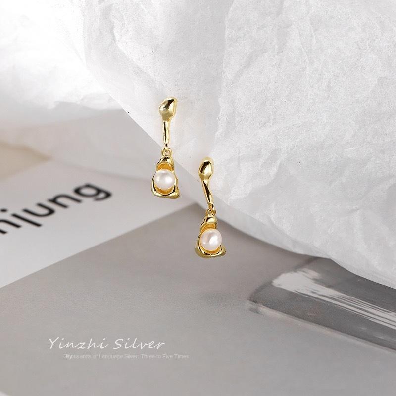 Product Introduction of New Hot-Selling Earrings and Ear Pendants with Unique Design Sense, Versatile Jewelry, Irregular Pearl Earrings for Women, Elegant Style amber  jewelry  sets floating  helix  earring temple  jewellery 1