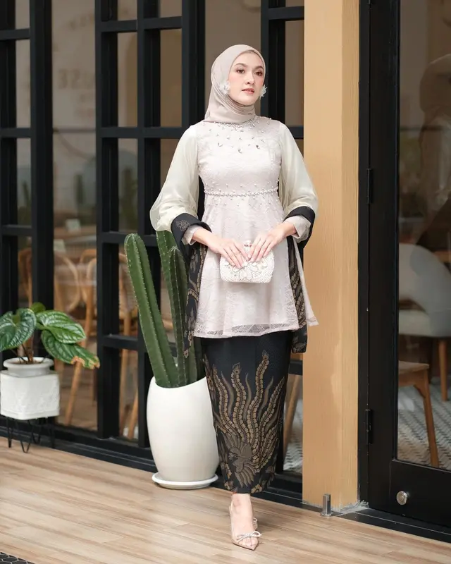 Couple Kebaya Kemeja Batik Nadine Latte Outfit Engagement Wisuda Kondangan Premium Modern 3