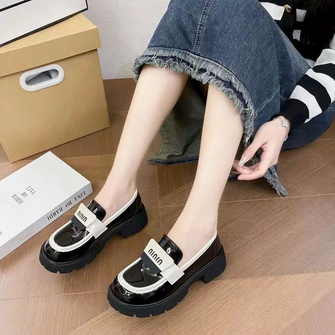 Giày nữ moca kiểu mới,shop về đế cao 6cm nhẹ dễ đi,from đúng lên lấy đúng size,chất da mềm êm,đi làm đi chơi đều được