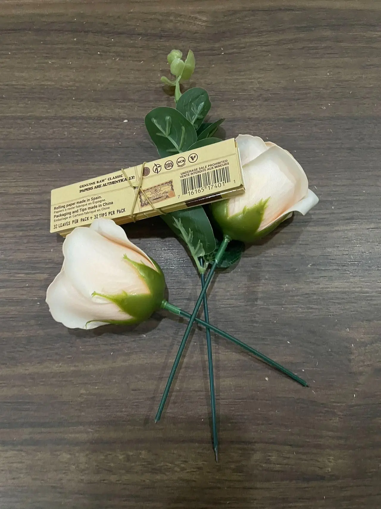 32 tờ/gói, giấy cuộn mới, đóng gói riêng.RAW