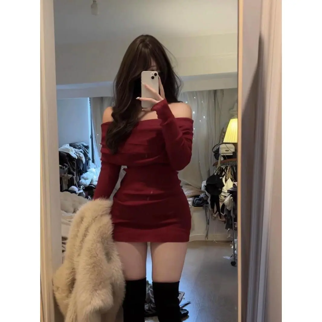 Màu đỏ mới Giáng sinh mẹ phong cách mặc váy con gái mùa thu đông bên trong trang phục lót năm mới hot girl mông