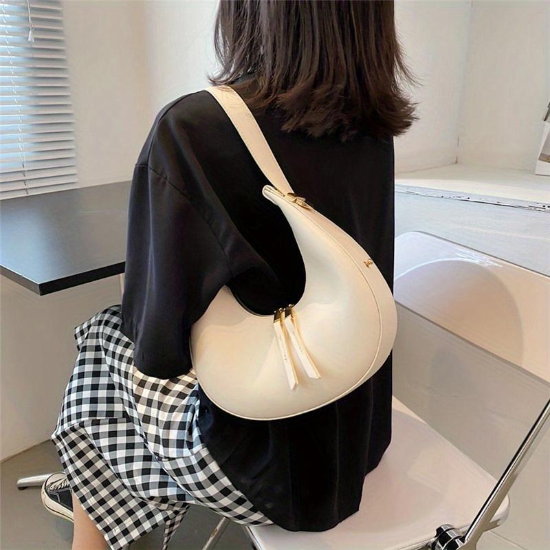 Product Introduction of Classic Design Ladies Crossbody Shoulder Bag Textured And Atmospheric Ladies Bag Simple Zipper Solid Color Crescent Bag Large Capacity Retro Handbag PU Leather Underarm Bag 11
