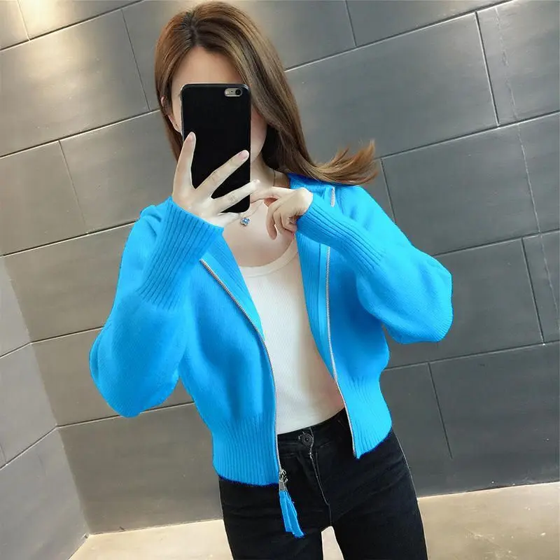 Áo Cardigan Có Khóa Kéo Cạp Cao Ngắn Phong Cách Cổ Điển Đầu Mùa Thu 2024 Áo Khoác Dệt Kim Áo Len Mùa Xuân Và Mùa Thu Mới Cho Nữ