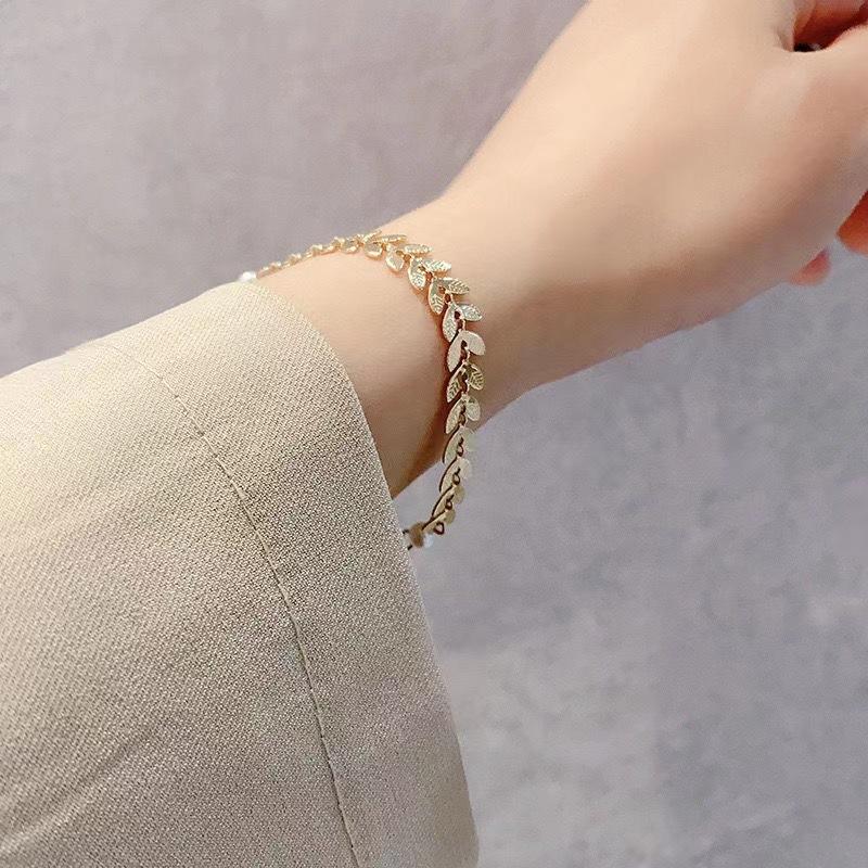 Product Introduction of Three Piece Set of Niche Design, Wheat Ear Pearl Necklace, Earrings, Bracelet Necklace, Light Luxury High-end Hot Selling Jewelry Set 2