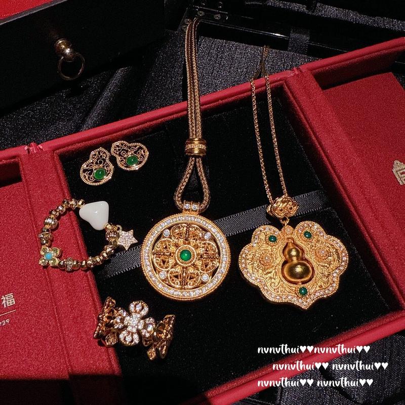 Product Introduction of Ancient gold chiseled carved window compass necklace, new Chinese style plated 18K goldFilial diamond pestle zircon ring 7