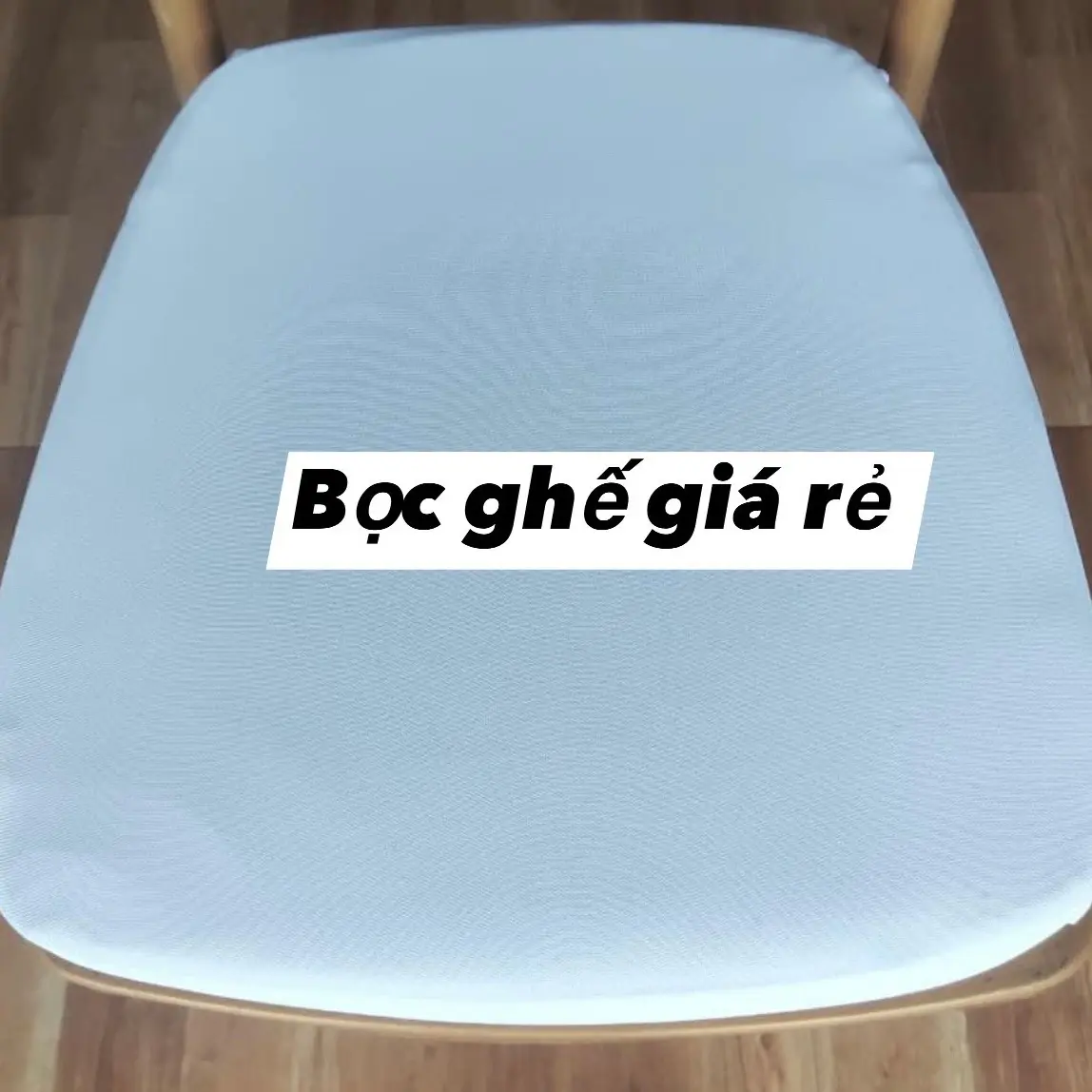 Bọc đệm ghế cho đám tiệc rất tiện lợi bảo vệ chiếc đệm luôn mới lạ