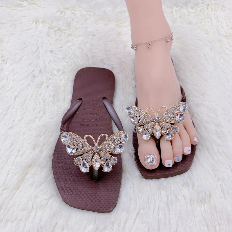 DÉP NỮ HAVAIANAS - ĐẾ VUÔNG KIM TUYẾN ĐÍNH CHARM BUOM CHÚA ( THU HƯỜNG ) DéP