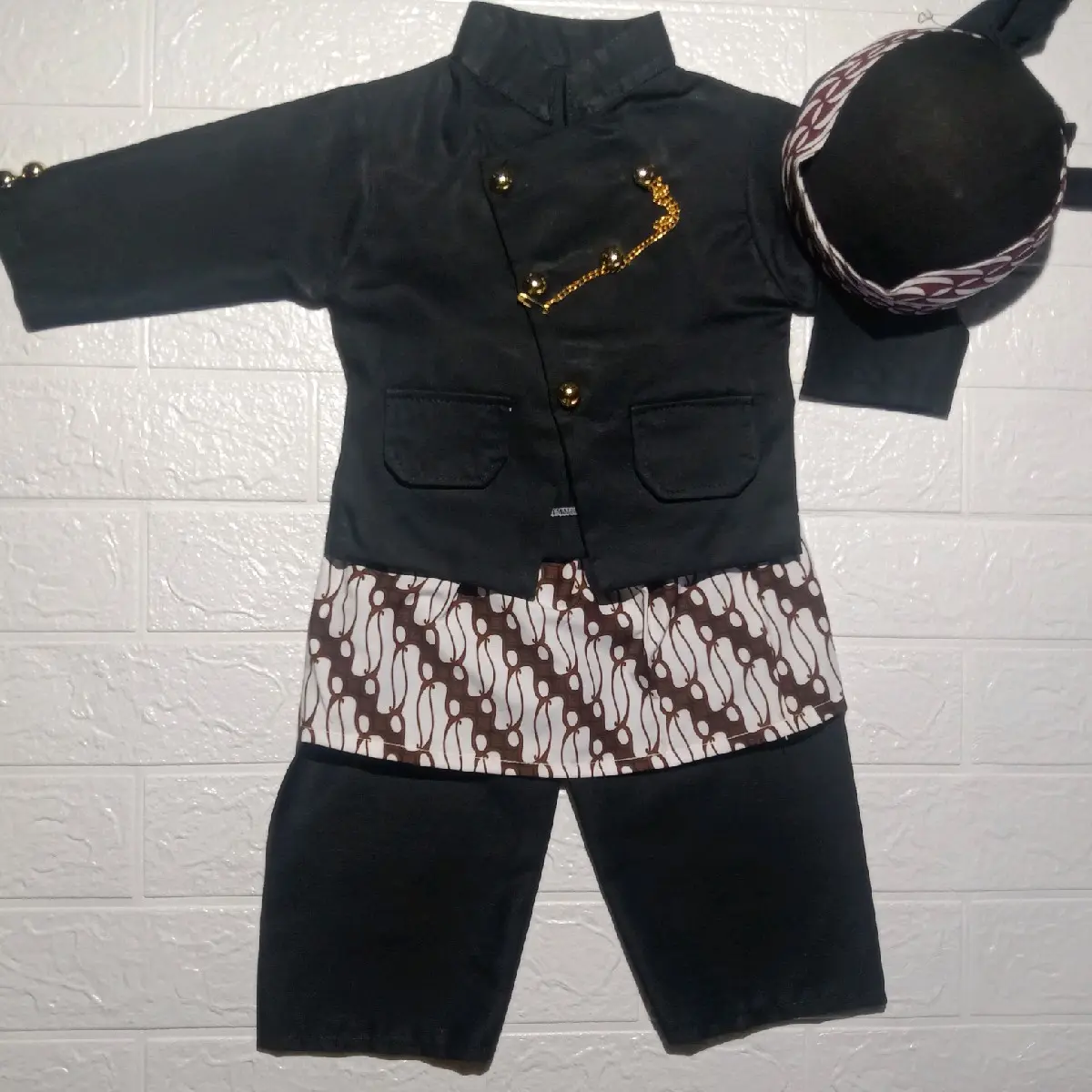 realpict // free blangkon // setelan beskap anak cowok lucu // beskap anak // beskap bayi //  setelan beskap bayi cowok murah // set baju dalang anak dan bayi // set baju surjan anak // setelan beskap melayu anak dan bayi cowok //