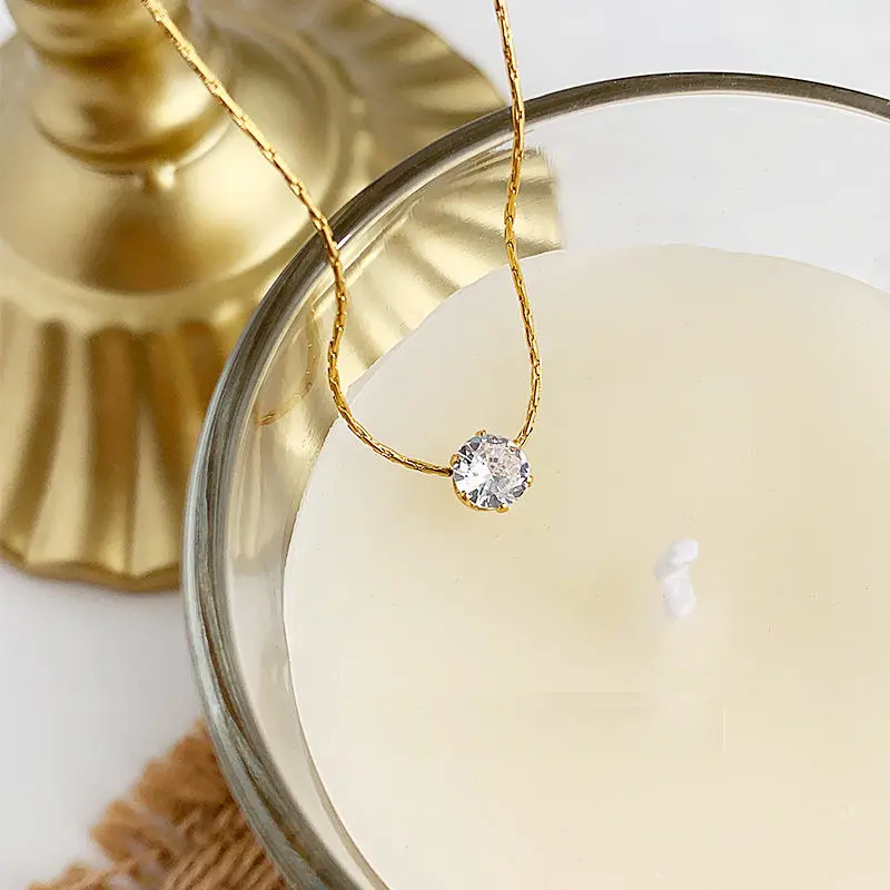Dây chuyền sợi mảnh, kích thước hạt đá 7mm. Titan 18k. Không đen hoen gỉ, không gây dị ứng da, bền màu 1-2 năm. Tiếp xúc nước thoải mái. Nữ Trang Sức Women Jewelry Chain