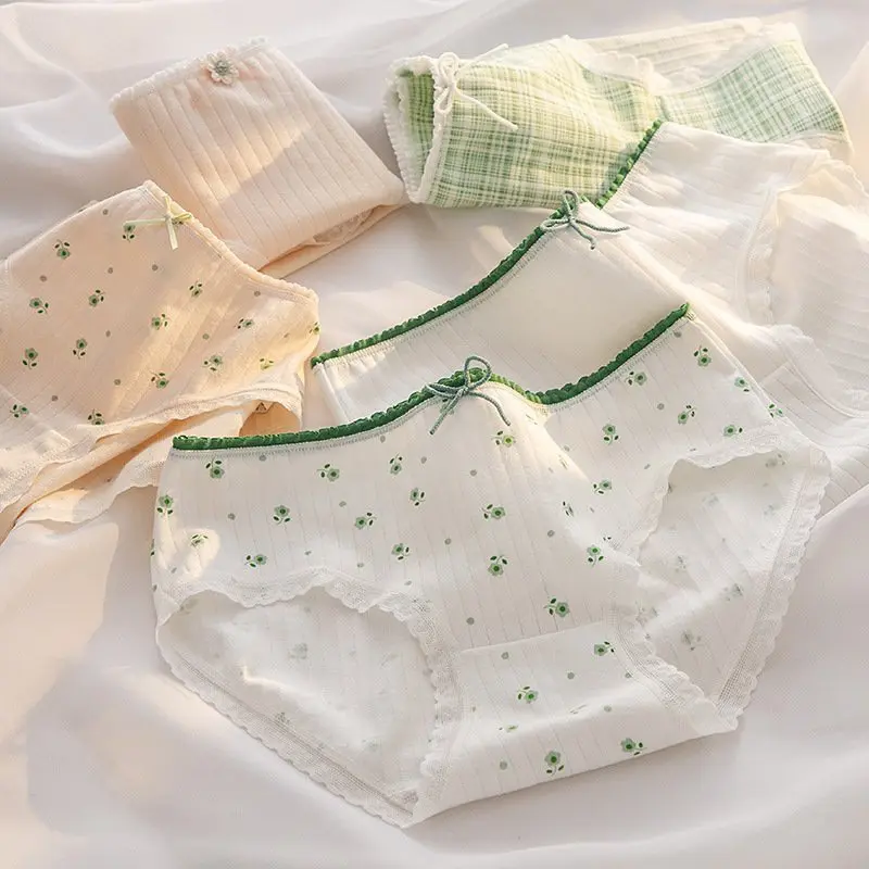 Combo 5 Quần lót nữ cotton dễ thương, Set 5  Quần lót viền ren đáy may mềm mịn họa tiết hoa nhí SAVILL L311 Women Voi 1
