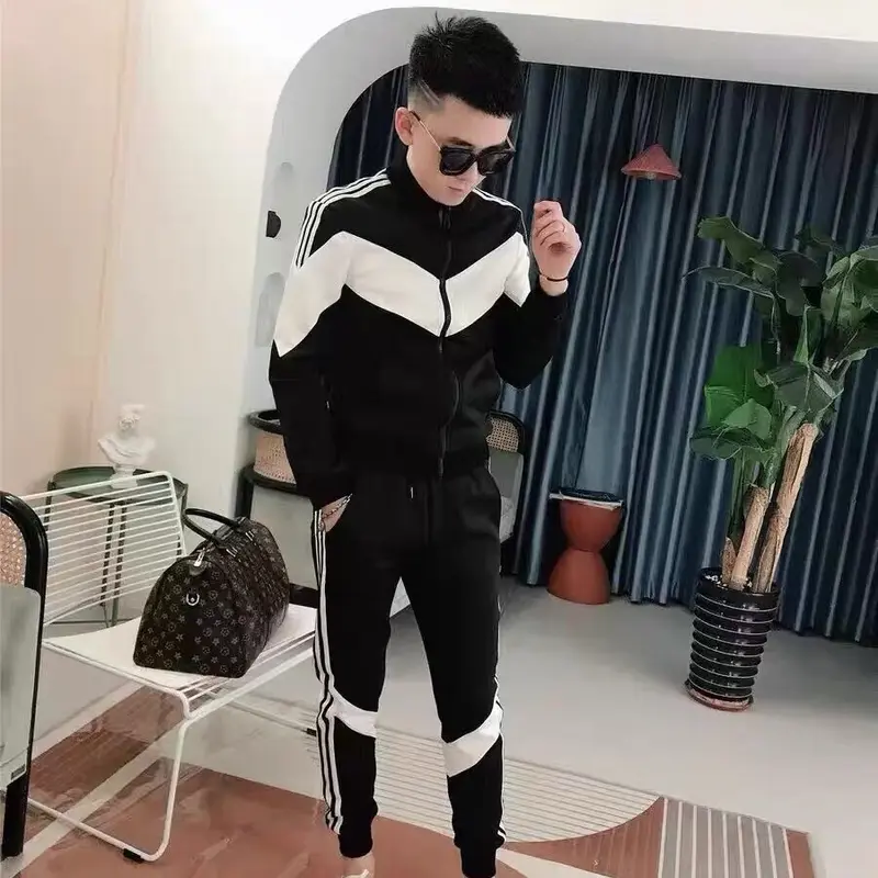 Bộ thu đông phối chéo được làm từ chất vải poly 2 da bề mặt vải mịn , có độ co giãn nhẹ . Có thể giặt tay giặt máy thoải mái không sợ bông xù . Đủ size từ 48-82 4