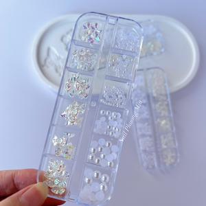 Khay Ngọc Trai Nửa Mix Nơ 12 Ô Làm Nail, Hạt Đa Sắc Siêu Lấp Lánh, Trang Trí Móng 3D Đẹp Bền Màu, Nhiều Size Vẽ Nail