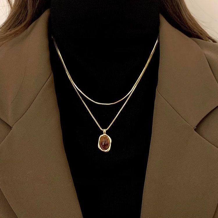 Product Introduction of 2025 Popular Amber Twin Golden Sweater Necklace for Girls Autumn and Winter New Light Luxury High-Grade Sense Niche Sweater Chain 8