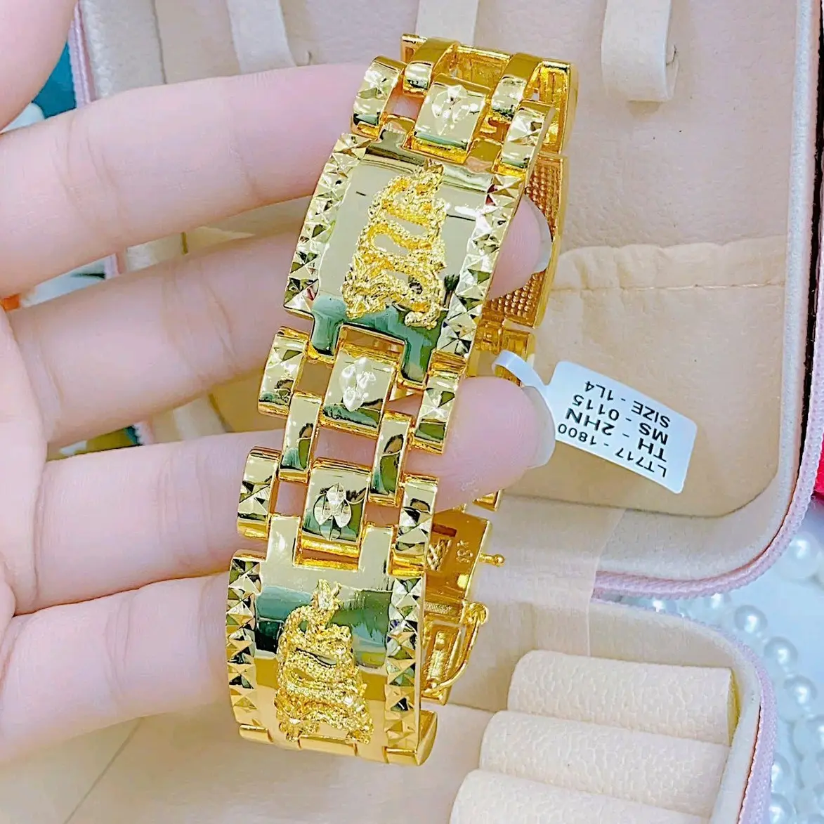 Lắc tay rồng đẹp bản vừa khắc kí hiệu 18k bền đẹp Phụ Kiện Vòng Voi