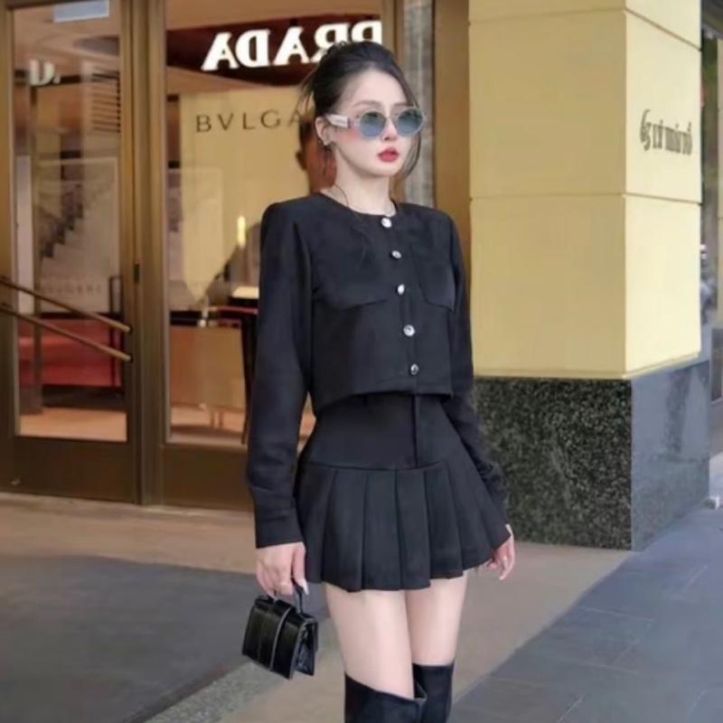 Mã B05 Set TKCC áo da lộn đen tay dài phối nút & cv xếp ly xoè tiểu thư