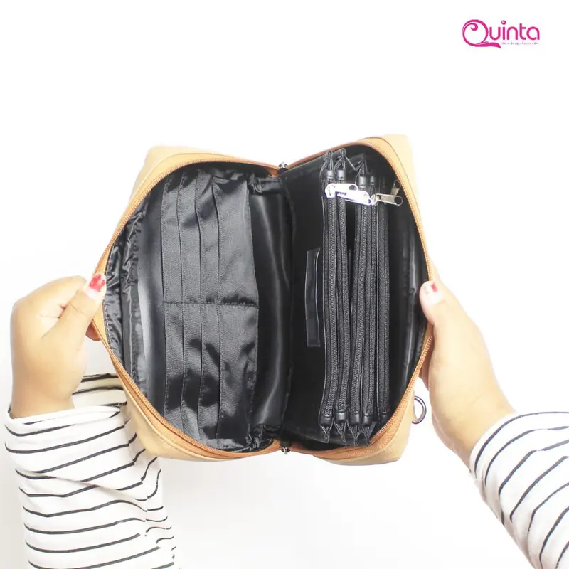 TAS SELEMPANG WANITA QUINTA MAHYRA SLINGBAG UK. 24X15X4 CM  Dengan Quilting Bahan 3 Lapis, Tas Pengatur Keuangan Anda Hitam 8