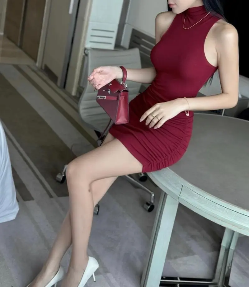 Product Introduction of DU03 Đầm body cổ lọ sát nách vải thun lụa 4