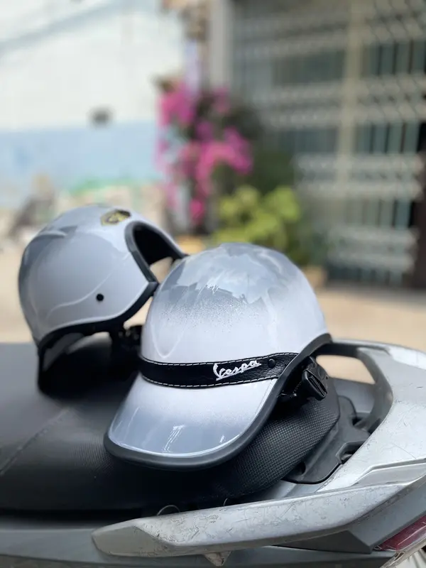 nón kết vespa mix 2 màu  có khoét lổ ở sau 3