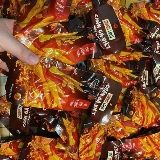 chân gà annalala của nhà annafood được tạo nên từ hương vị ủ muối truyền thống .hạn sử dụng 9tháng,trọng lượng 1cái chân 30g