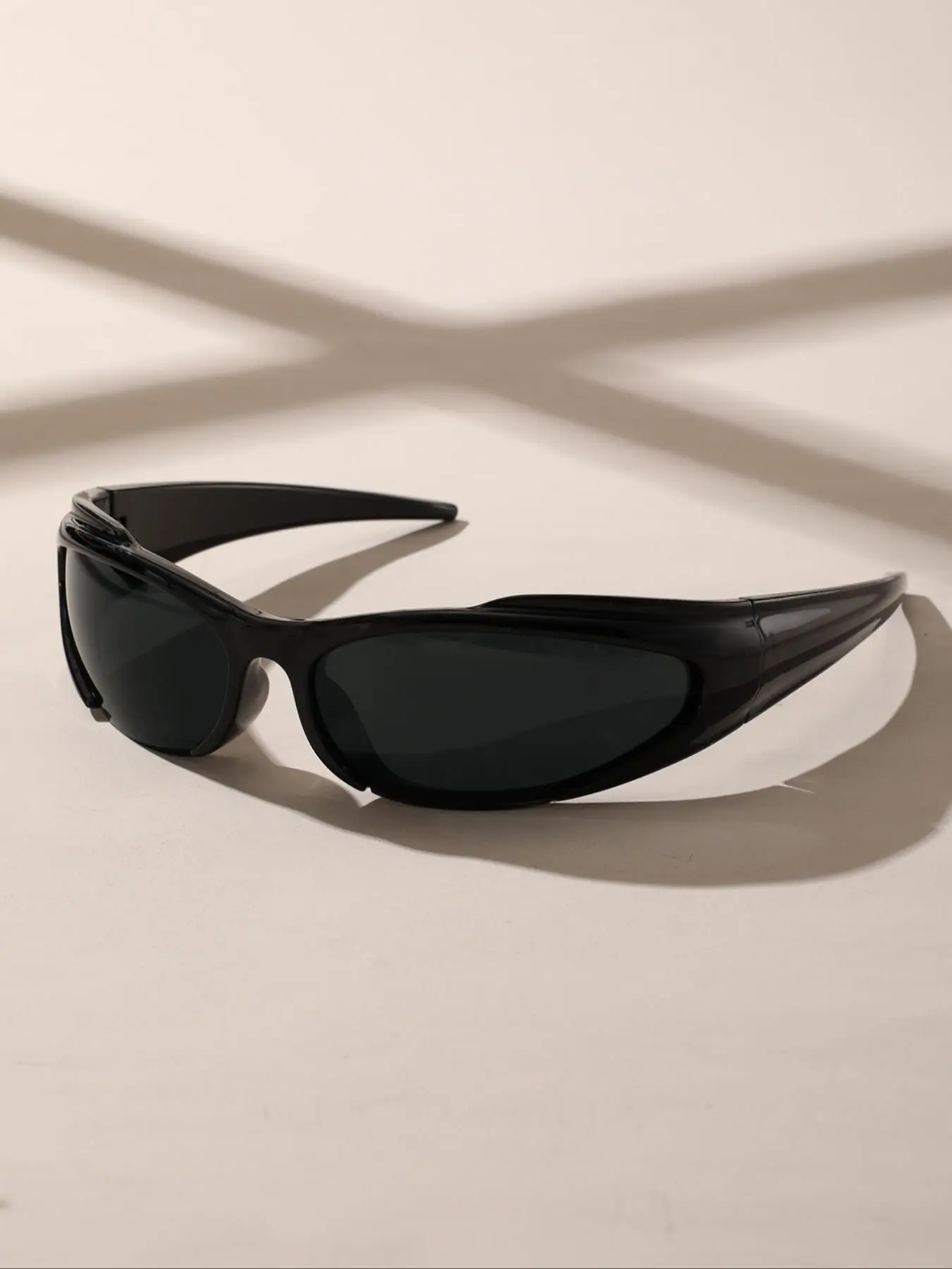 Simple Fashion Small Frame Sunglasses for Valentine's Gift, Trendy Versatile Sports Sunglasses for Women and Men, Street Style Catwalk Sunglasses