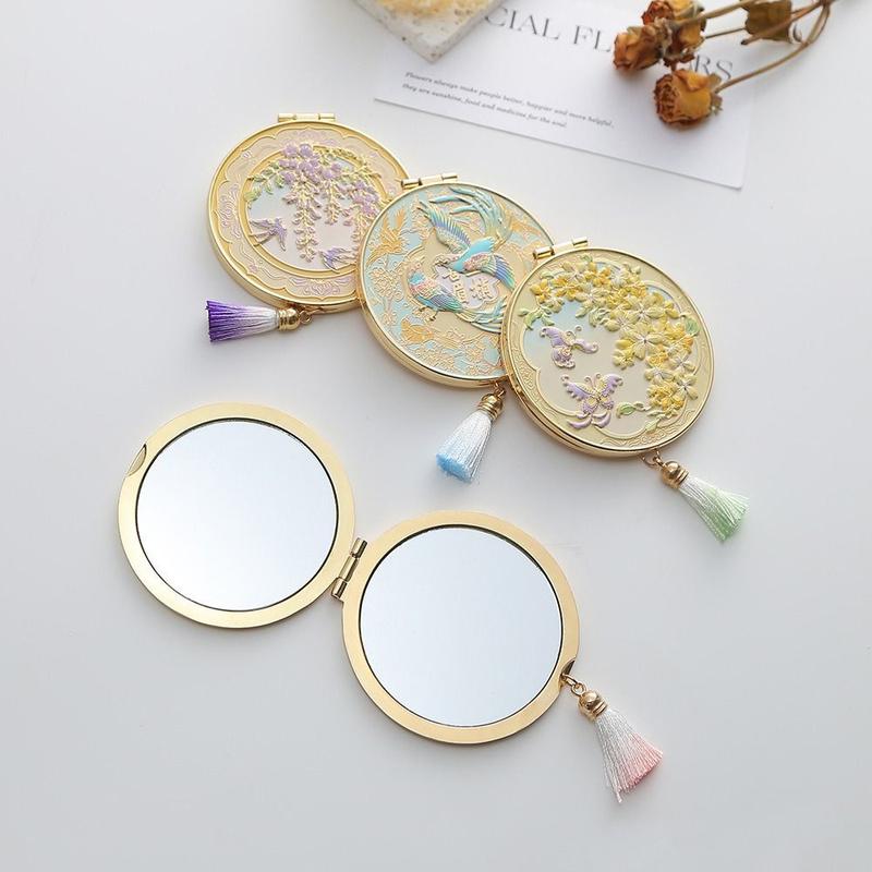 Product Introduction of Gương Trang Điểm, Thủ Công, Chất Liệu Kim Loại, Gấp Gọn Và Cầm Tay, Thiết Kế Tinh Tế Và Sáng Tạo, Thích Hợp Cho Phụ Nữ, Gương Cầm Tay 9
