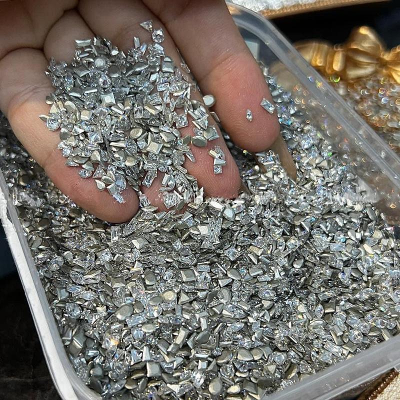 Đá diamond chân bằng khối size super mini khoảng 100 viên gắn nail làm nail