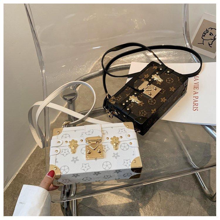 Product Introduction of Vintage Print Women's Box Bag High-Value New Light Luxury Niche Makeup Bag Small Square Bag Single Shoulder Crossbody Bag 24