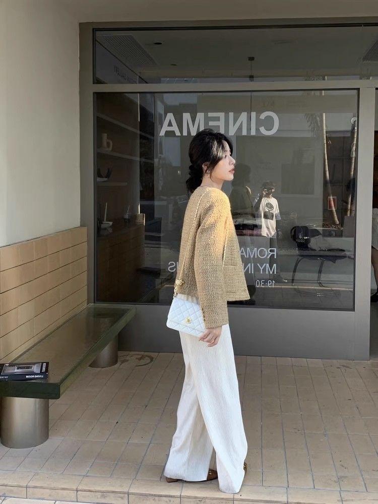 Product Introduction of Áo Khoác Ngắn Len, Phong Cách Pháp, Phong Cách Cổ Điển, Thời Trang Cao Cấp, Dễ Phối Đồ, Phong Cách Ngọt Ngào Dành Cho Nữ, Thích Hợp Đi Lại, Hàng Mới Về Năm 2023, Phong Cách Người Nổi Tiếng Trên Internet, Thời Trang 15