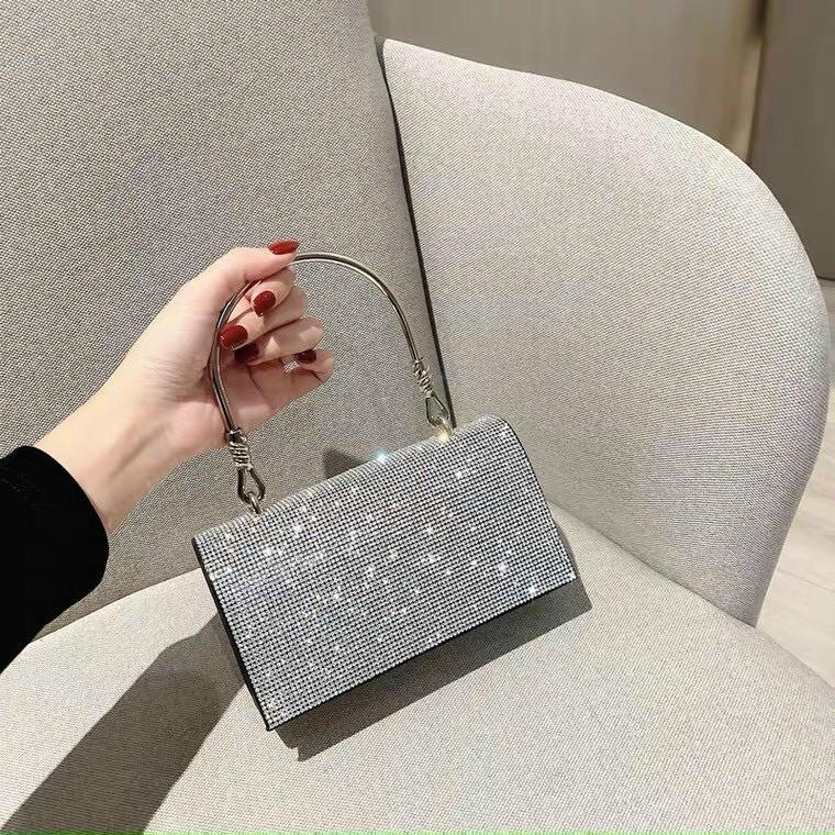 Product Introduction of Túi Xách Nữ Đeo Chéo Bag Clutch Đi Tiệc Cầm Tay Quai Kiềng Đính Đá BlingBling Màu Đen Màu Bạc Sang Chảnh Kèm Dây Xích Size 18 HÀNG CHUẨN QC Nhung Kem tuixach  thoitrang Khô sạch Nhẫn Đinh 5