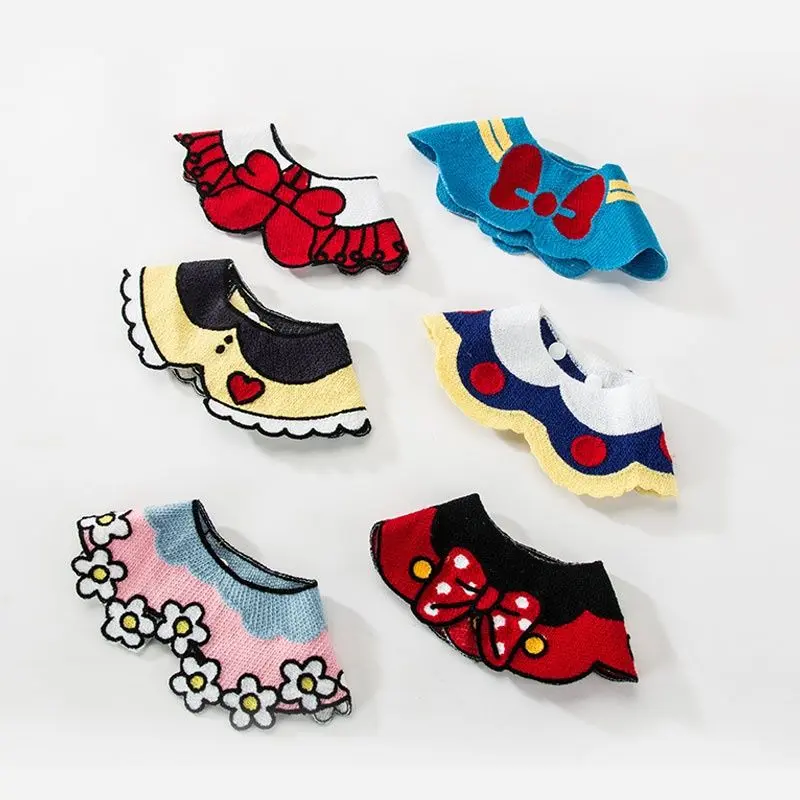 Pet supplies for small dogs and cats, such as a bib or a bandana for spring and summer, suitable for both cats and dogs