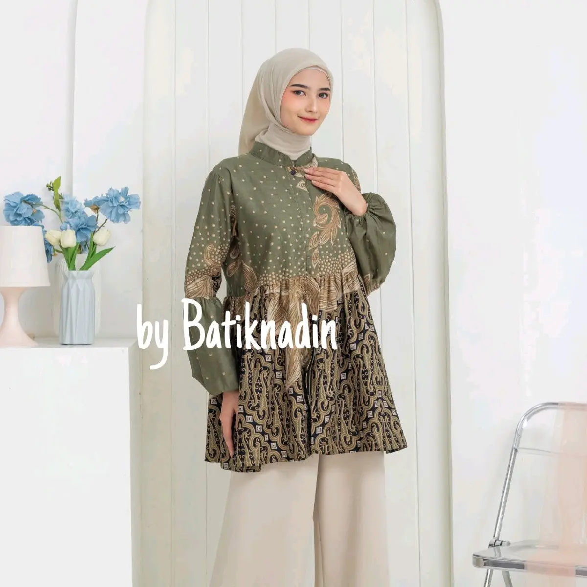 Blouse Hazel - Baju Batik Kerja  Kancing Depan Atasan Batik Wanita Katun Lengan Balon  Terbatu Panjang Seragam