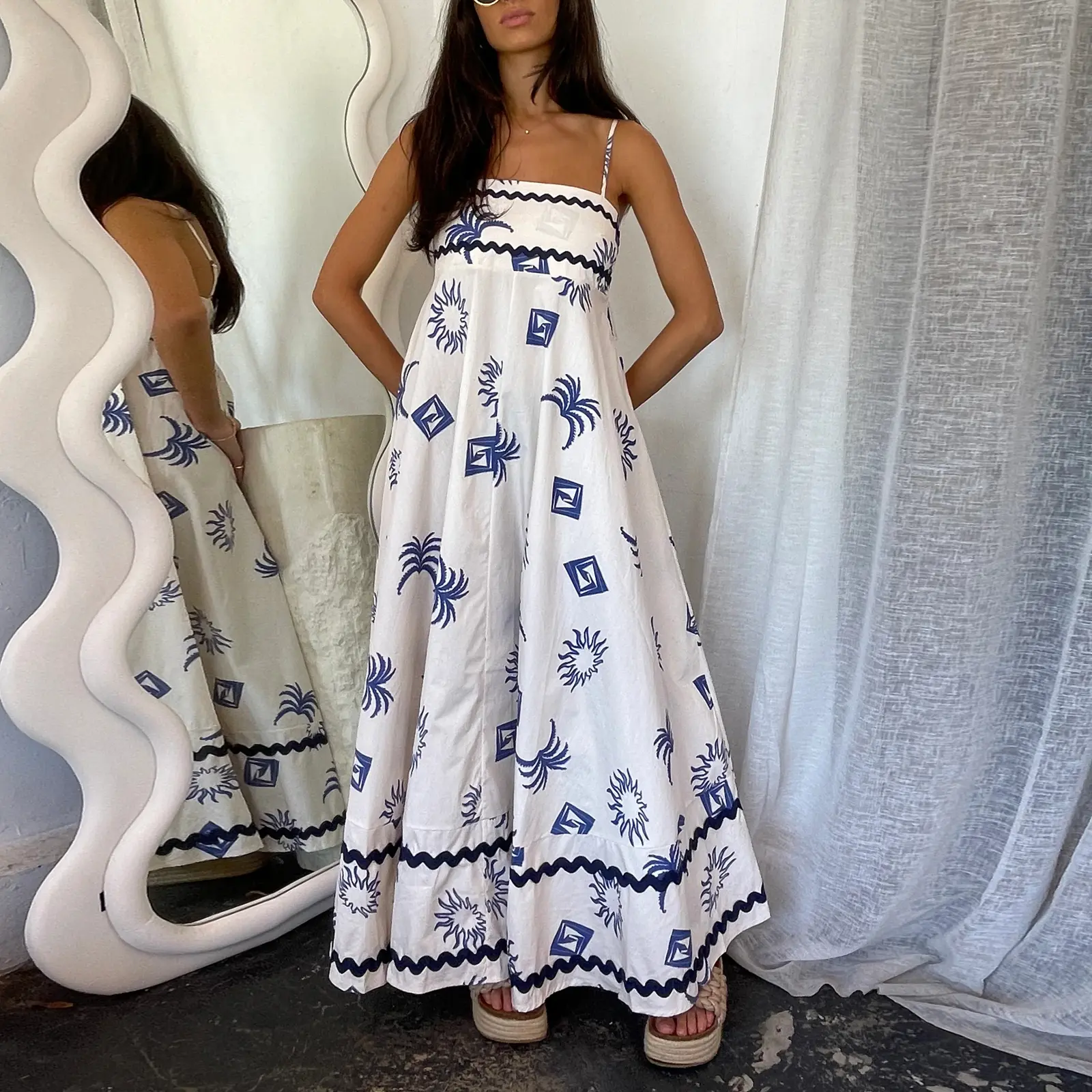 Women's Bohemian Long A-line Dress Sleeveless Spaghetti Strap Square Neck Sun Print Beach Dress Midi Dress Vintage Streetwear