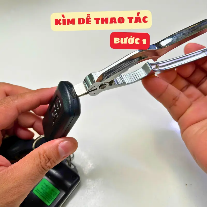 Pin Maxell CR2032 nhập khẩu chính hãng, dung lượng cao - tặng kìm tách mở chìa khóa smartkey 1