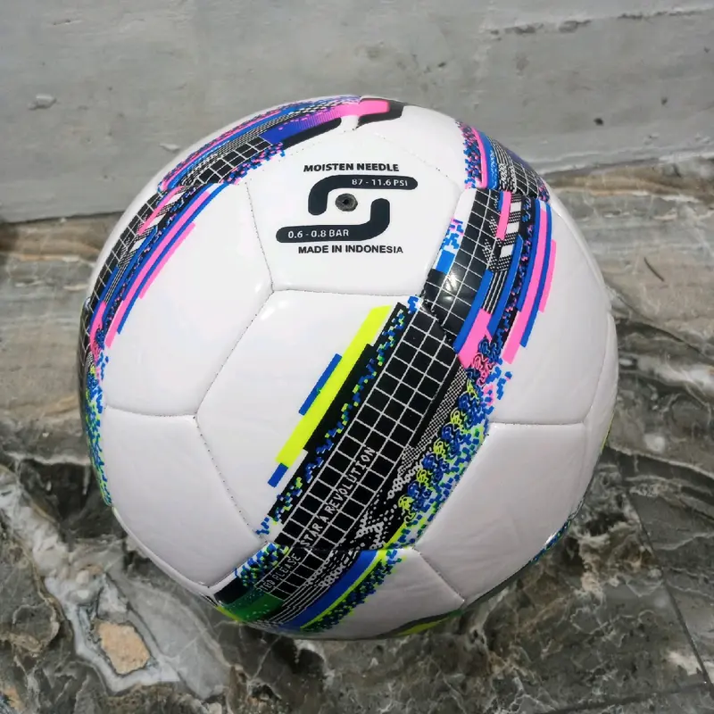 Bola Sepak size 5 paket lengkap pompa pentil dan jaring 3