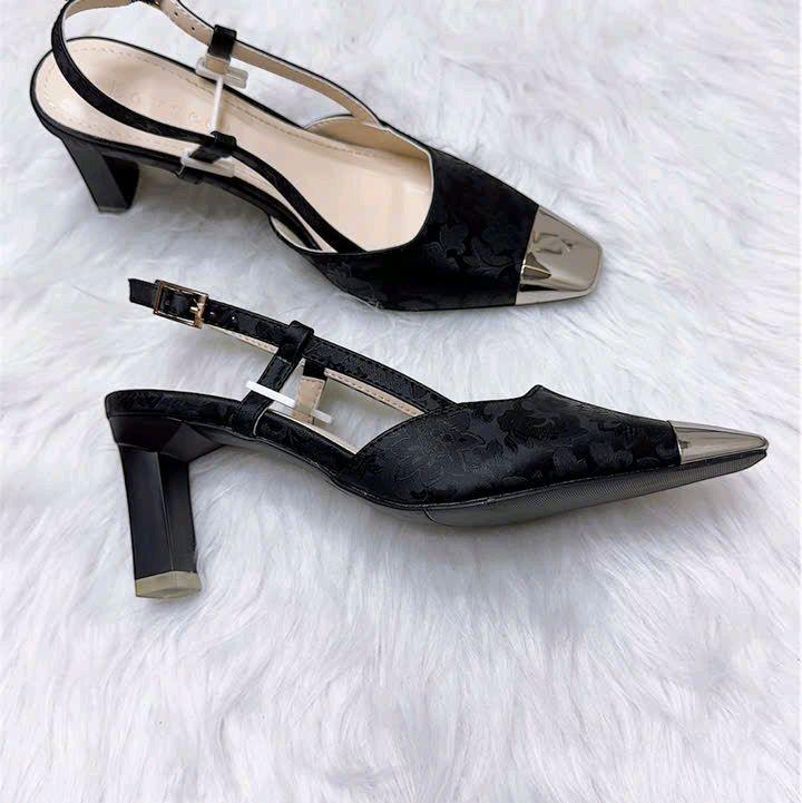 đen size 35 gót cao 7p dáng pom mũi nhọn 0