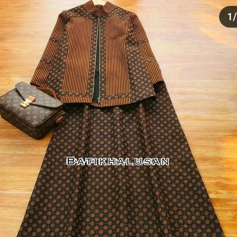 Setelan Blus & Rok Sogan Klasik Lapisan Trikot Batik Solo 1
