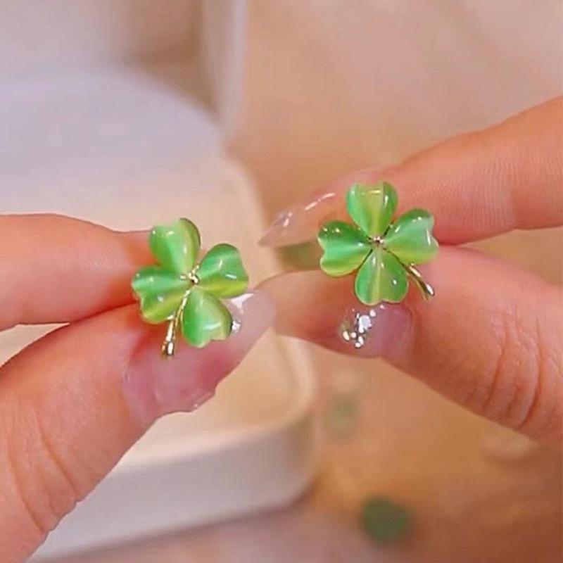 Product Introduction of Fashion Elegant Luxurious Four Leaf Clover  Stud Earrings For Women  Party Accessries Gifts 12