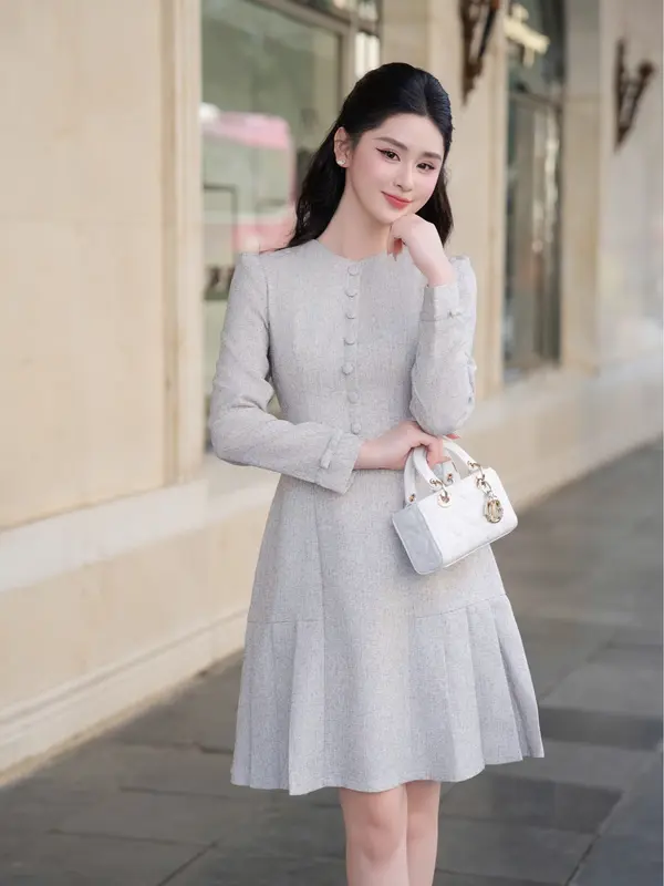 Váy dạ nữ cổ tròn cúc bọc xếp ly thanh lịch 411055 2