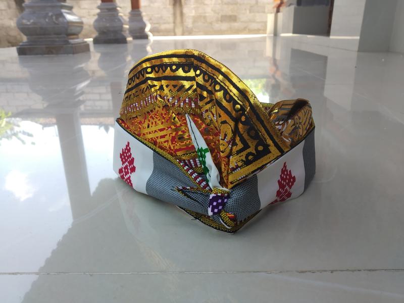 Udeng Jadi Hiasan Kepala Motif Kotak Kotak Udeng Topi Bali Souvenir Atribut Adat Khas Bali Abu Biru 5
