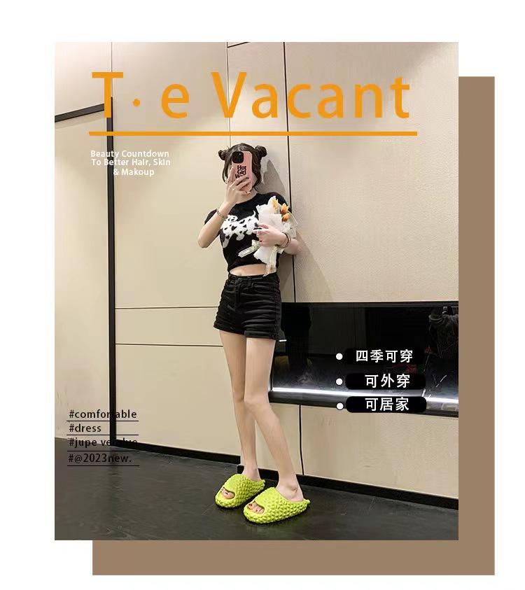 Product Introduction of Dép lười mùa hè Dép sầu riêng không trơn trượt trong nhà cho nam và nữ Giày đi biển tắm trong nhà Bán buôn Slipper DéP Có Quai Dép Lê Đế Bằng Quai Ngang 1
