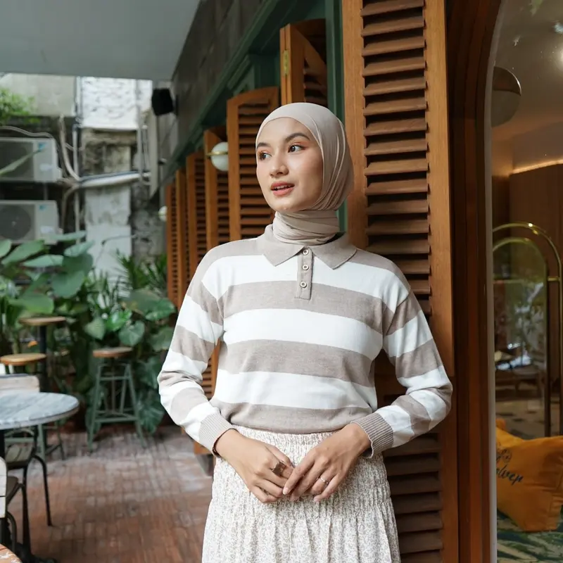 EMILY KNIT TOP | Atasan Rajut Katun Polo Knit Setrip Knitwear Wanita by Outerres 5