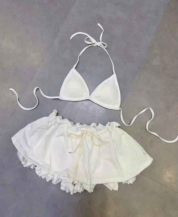 Set bikini đi biển 2 món gồm áo bra dây buộc lưng phối quần short giả váy lưng chun đẹp